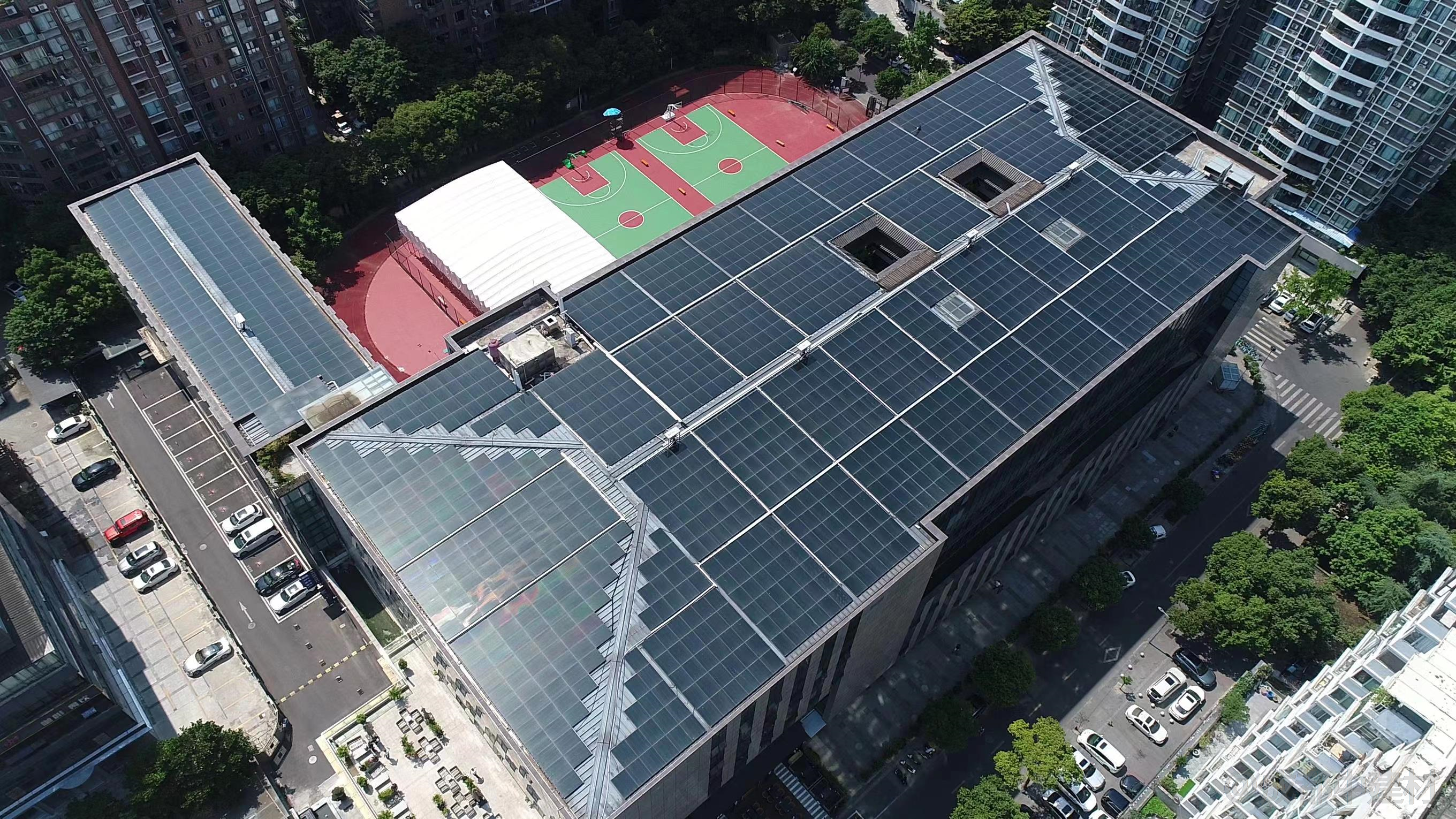  大运会运动员下榻酒店屋顶碲化镉发电玻璃改造项目